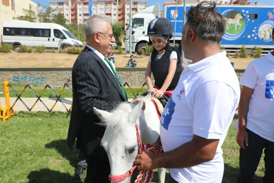 Yozgat’ta minikler at binmenin heyecanını yaşadı