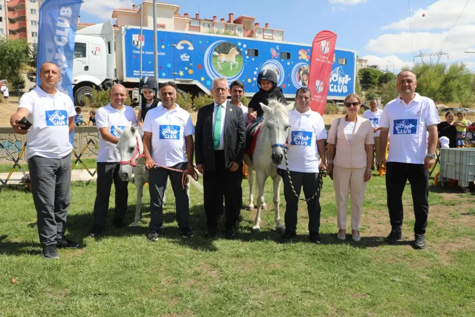 Yozgat’ta minikler at binmenin heyecanını yaşadı