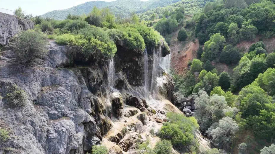 Bozkırın ortasında vaha, sıcaktan bulananlar oraya akın ediyor