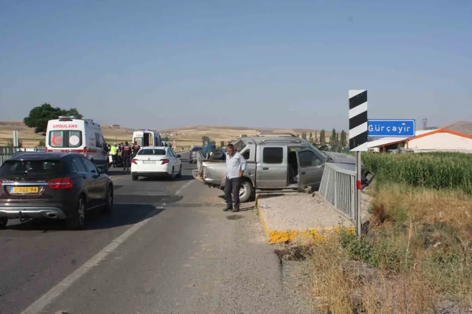 Sivas’ta trafik kazaları: 4’ü çocuk 9 yaralı