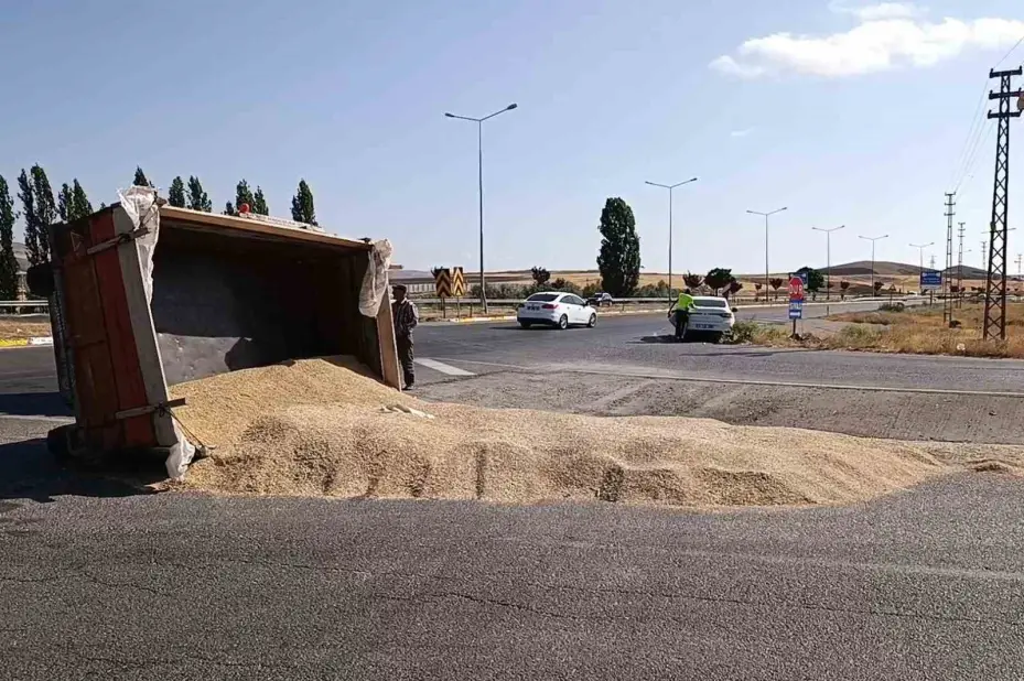 Sivas’ta trafik kazaları: 4’ü çocuk 9 yaralı