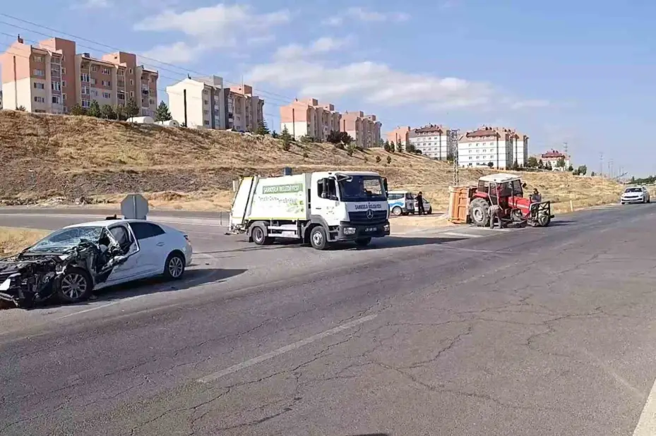 Sivas’ta trafik kazaları: 4’ü çocuk 9 yaralı