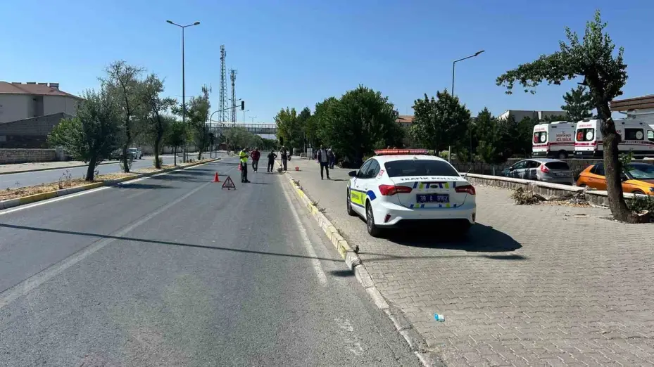 Otomobilin çarptığı bisiklet sürücüsü yaşamını yitirdi