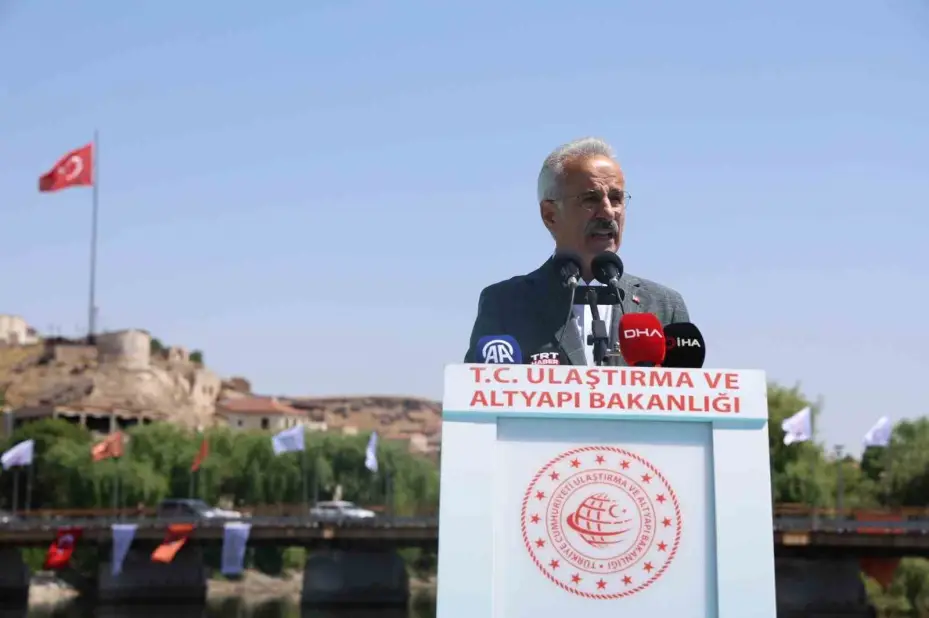 Bakan Uraloğlu: "Türkiye’nin dört bir yanındaki tarihi köprülerimizde restorasyon çalışmaları yaptık"