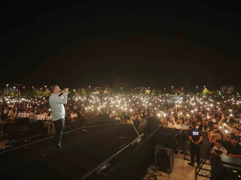 Sincan Park’ta Sefo rüzgarı: Sincan’da yaz festivali başladı