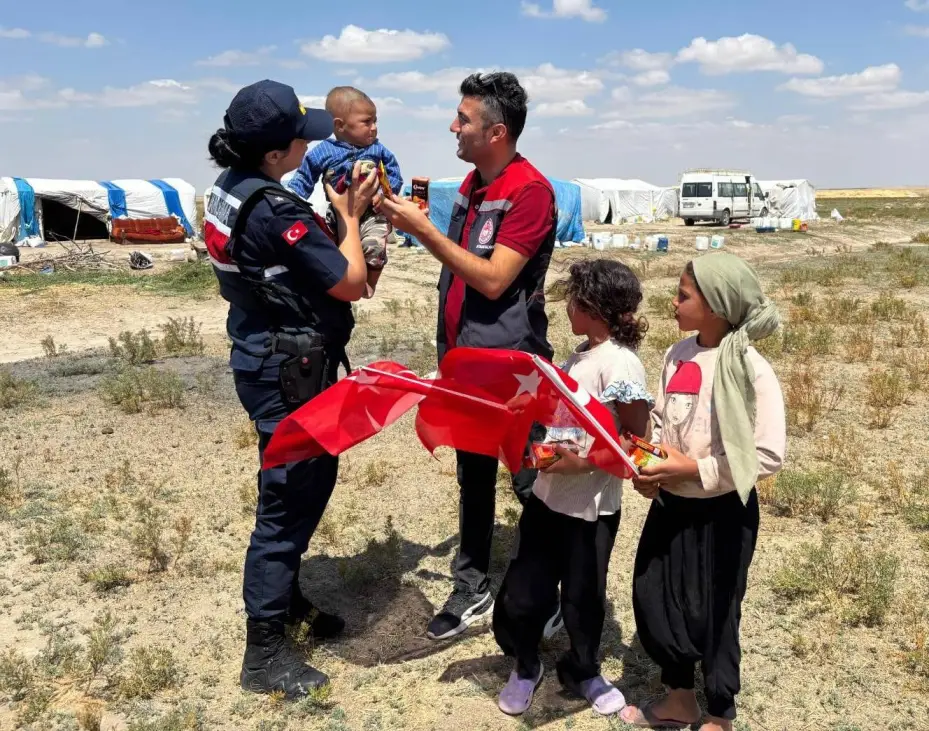 Kırşehir’de jandarma, tarım işçilerinin çocuklarıyla buluştu