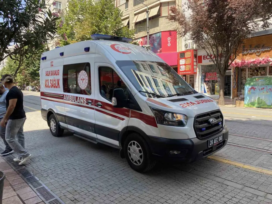 Polisten nefes kesen operasyon: Porsuk Çayı’na atlamaya çalışan kadın kurtarıldı