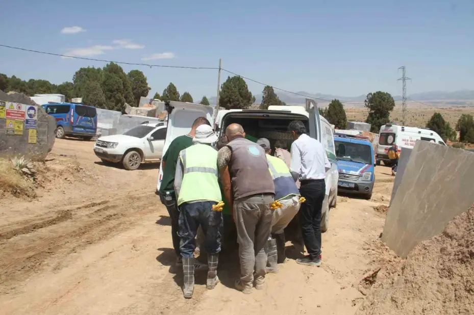 Mermer bloğunun altında kalan mühendis hayatını kaybetti