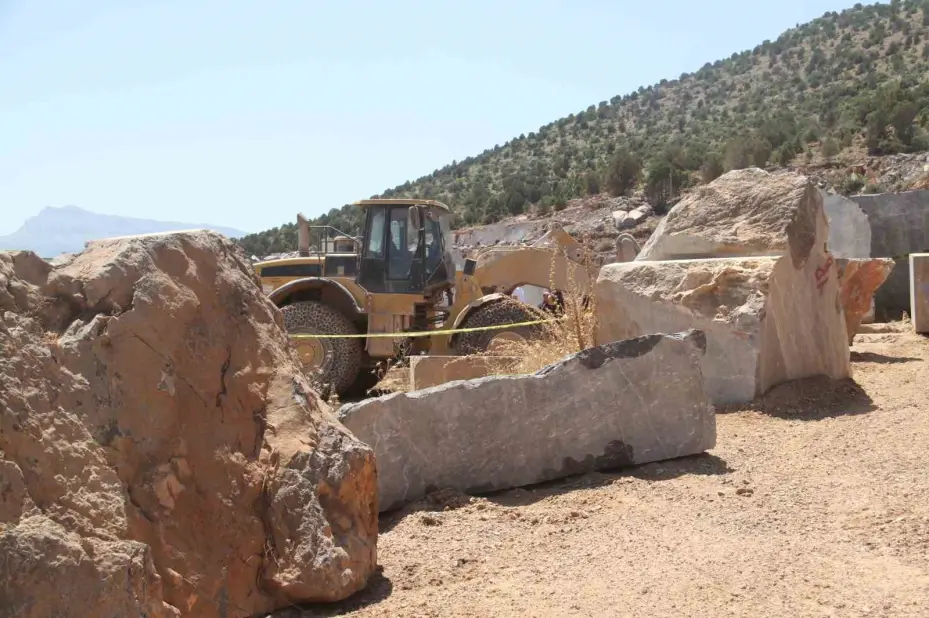Mermer bloğunun altında kalan mühendis hayatını kaybetti