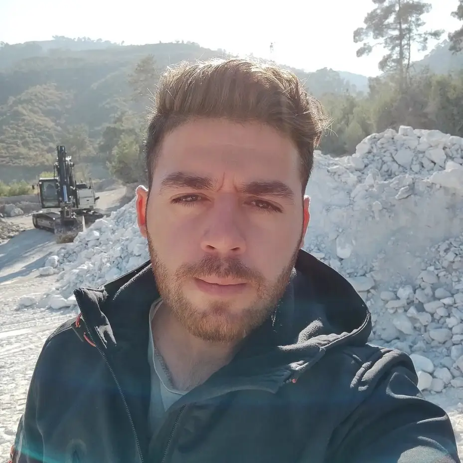 Mermer bloğunun altında kalan mühendis hayatını kaybetti