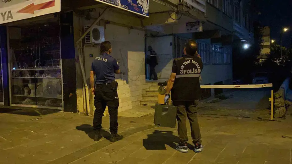 Eşini tabancayla öldüren koca, aynı silahla intihar etti