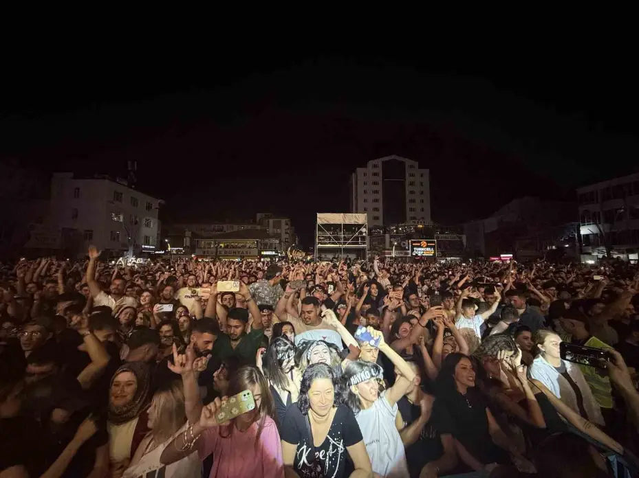 Hayko Cepkin ilk kez memleketinde konser verdi