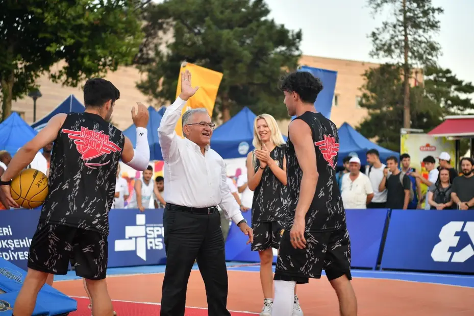 Uluslararası Basketbol turnuvası devam ediyor