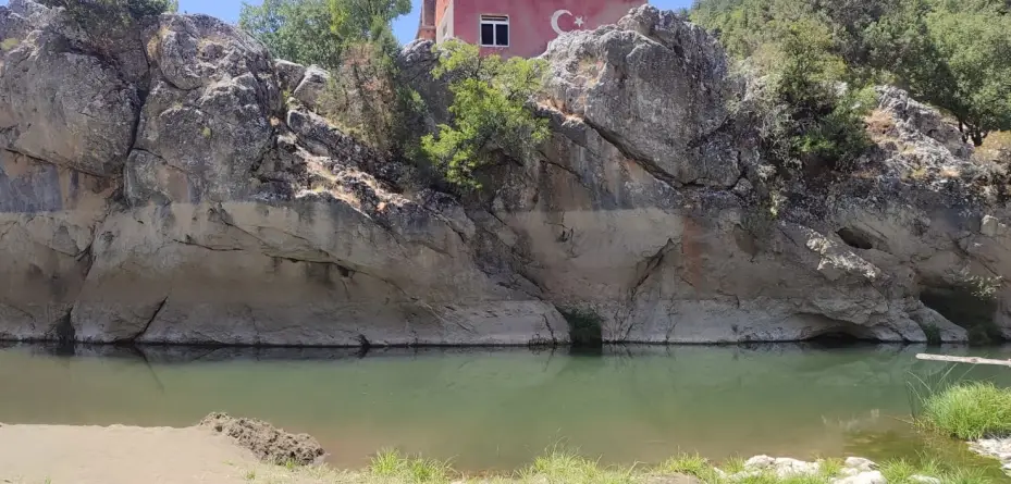 Deredeki girdabın yuttuğu kız kardeşlerin cansız bedenlerine ulaşıldı