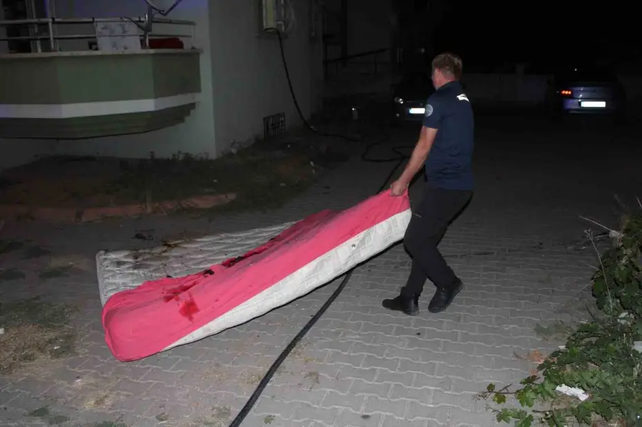 Polisin dikkati faciayı önledi... Yatarken içtiği sigara sonu oluyordu