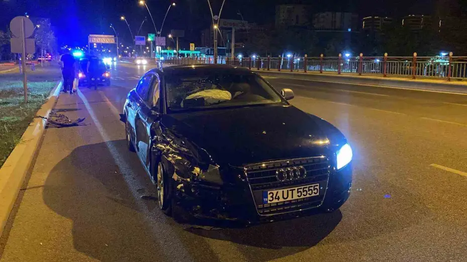 Ters yöne dönmeye çalışan otomobil kazaya neden oldu: 1 yaralı