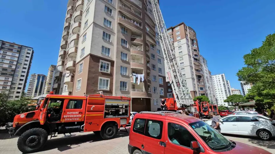 Yangında can pazarı: Mahsur kalanlar kurtarılmaya çalışılıyor