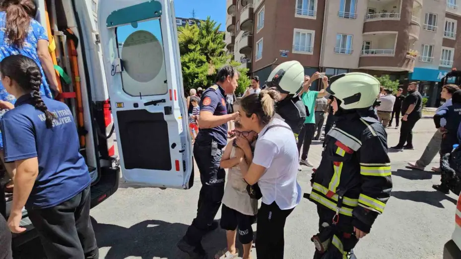 Yangında mahsur kalanlar kurtarılmaya başlandı, çocuklarına kavuşan aileler gözyaşlarına boğuldu