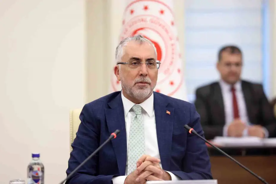 Bakan Işıkhan: "Özlük ve sosyal haklarda iyileştirmelerin yapılmasının önemli olduğunu tekrar vurgulamak istiyorum"