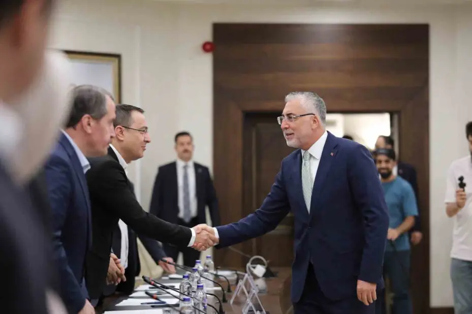 Bakan Işıkhan: "Özlük ve sosyal haklarda iyileştirmelerin yapılmasının önemli olduğunu tekrar vurgulamak istiyorum"