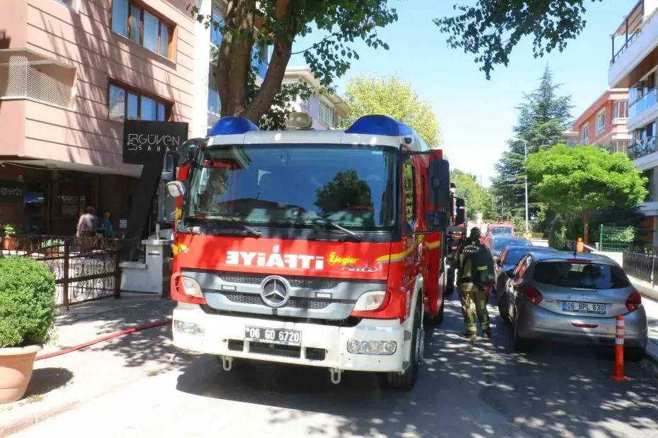 Ankara’da 3 katlı binada yangın çıktı