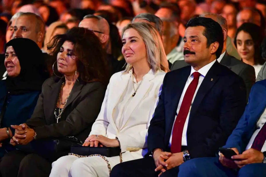 Kırşehir Belediyesi’ne Neşet Ertaş heykeli sitemi
