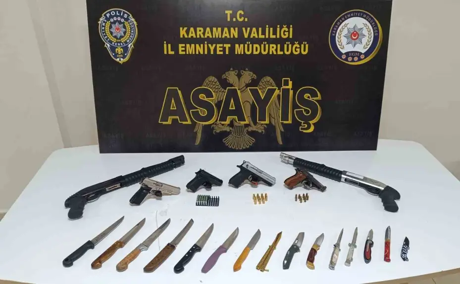 Karaman’da ruhsatsız silahlar ve bıçaklar ele geçirildi