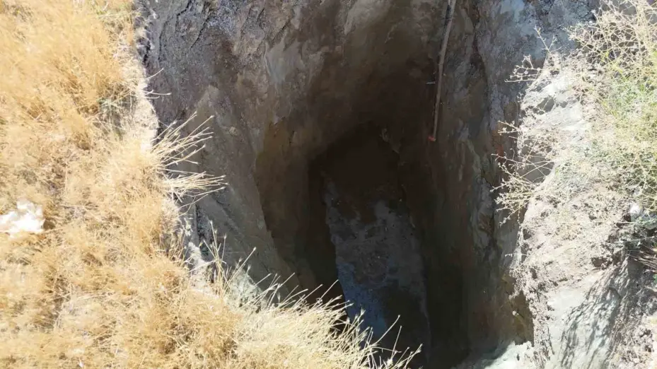 Balıkesir’deki 6.1’lik deprem sonrası Eskişehir’de oluşan obruk dron ile görüntülendi