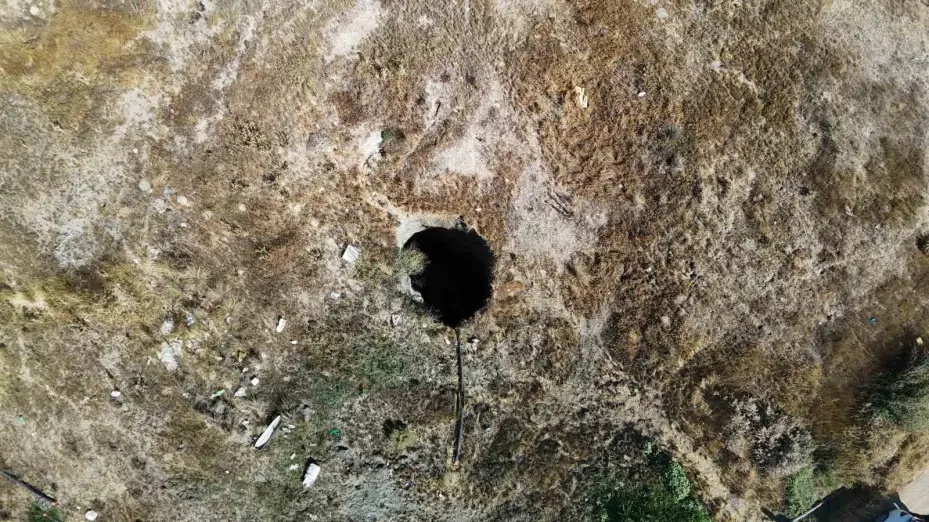 Balıkesir’deki 6.1’lik deprem sonrası Eskişehir’de oluşan obruk dron ile görüntülendi