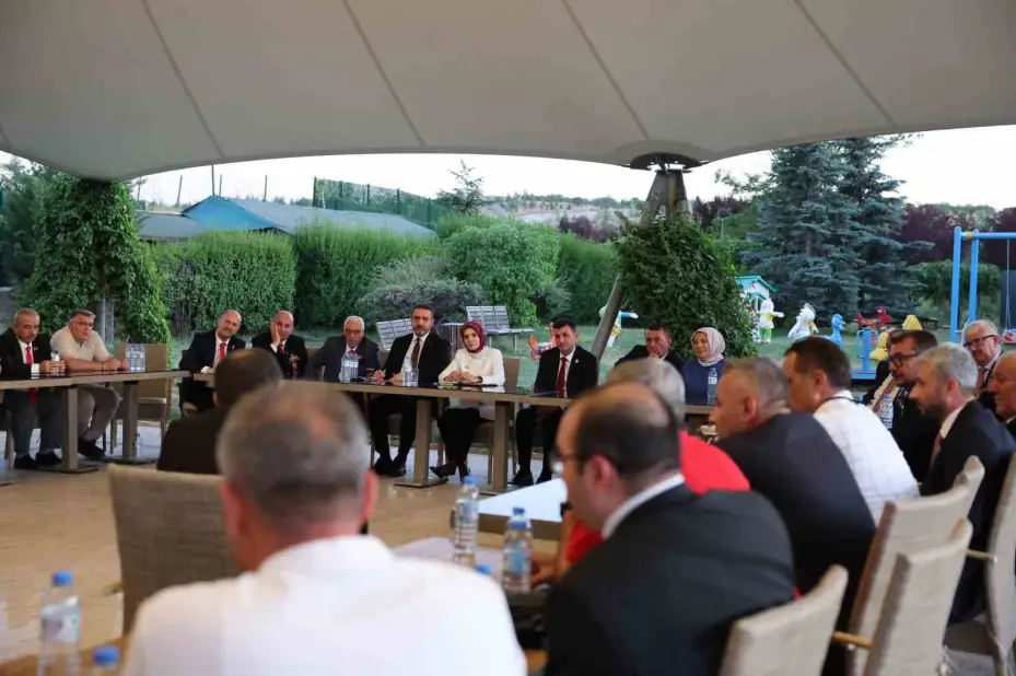 Bakan Göktaş, Türkiye Harp Malulü Gaziler, Şehit Dul ve Yetimleri Derneği şube başkanları ile bir araya geldi