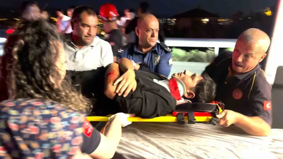 Kırıkkale’de otomobil ile kamyonet kafa kafaya çarpıştı: 3 yaralı