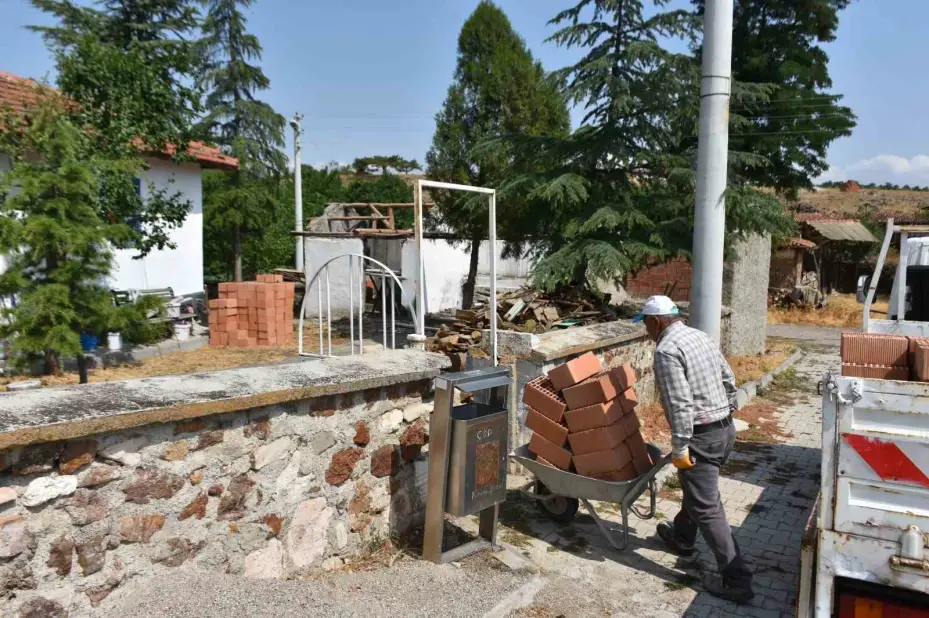 Yukarıkuzfındık Mahallesi’nde bulunan caminin şadırvan ve tuvaletleri yenileniyor