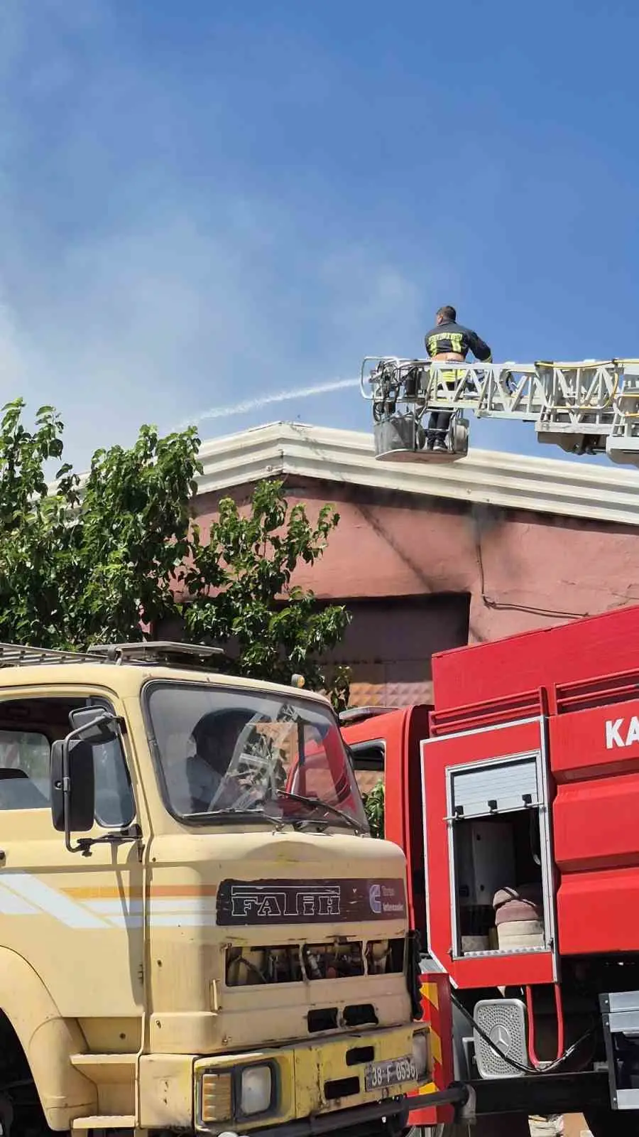 Depoda çıkan yangın söndürüldü