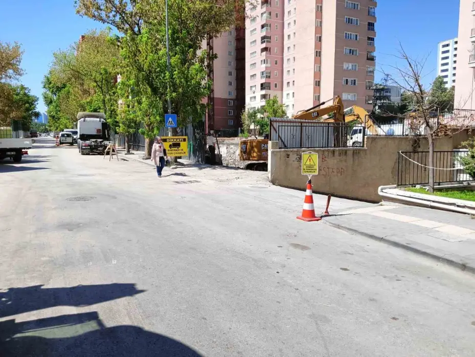 Hafriyat kamyonunun üzerinden geçtiği 2 kişi hayatını kaybetti