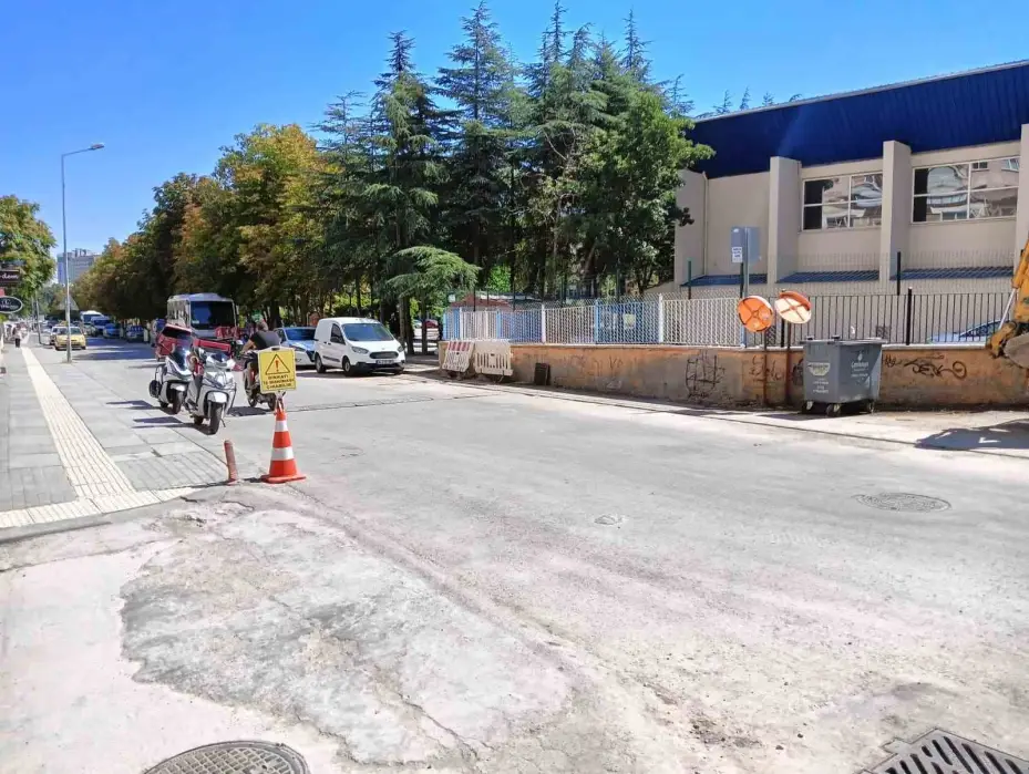 Hafriyat kamyonunun üzerinden geçtiği 2 kişi hayatını kaybetti