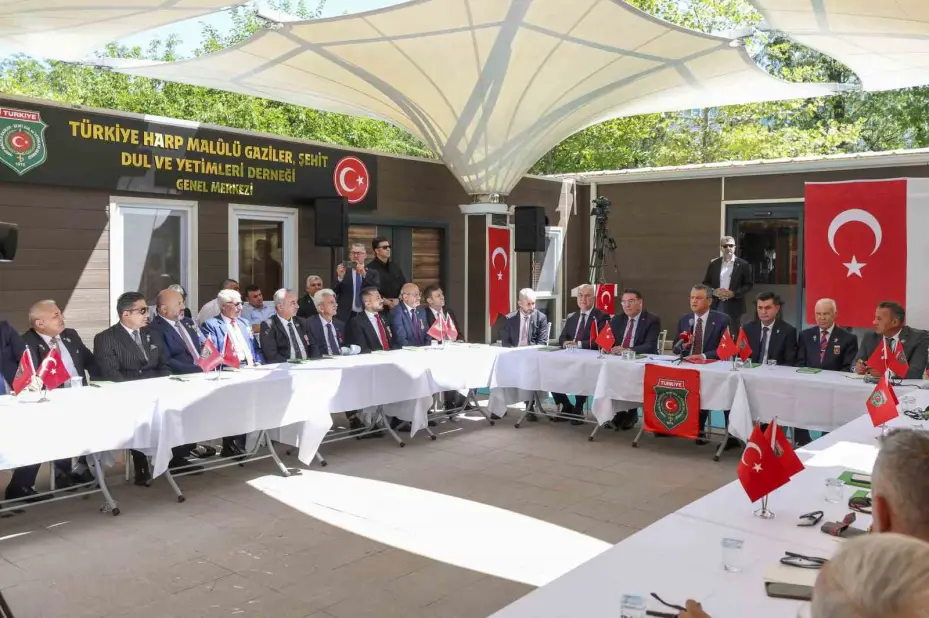 CHP Genel Başkanı Özel: "Genel af, Türkiye’nin konuştuğu, konuşacağı bir şey değil, doğru da değil"