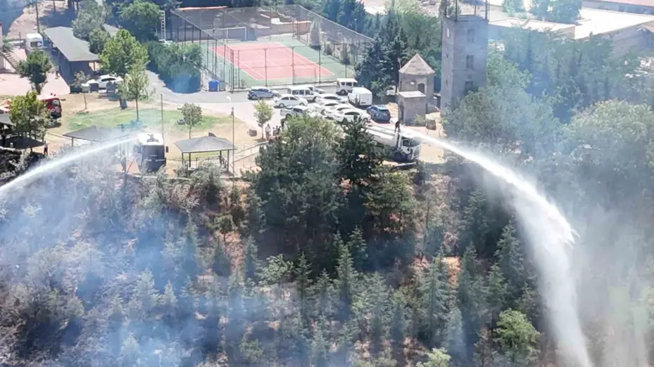 Nevşehir’de arazi yangını: Alevler emniyet müdürlüğüne sıçramadan kontrol altına alındı
