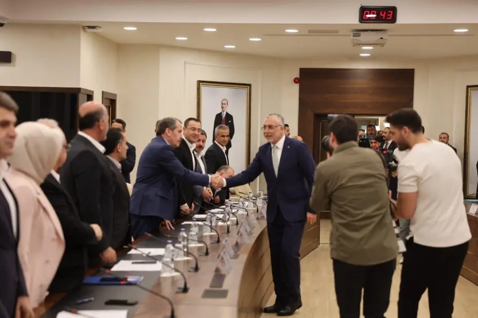 Bakan Işıkhan memur zammı için ilk teklifi açıkladı