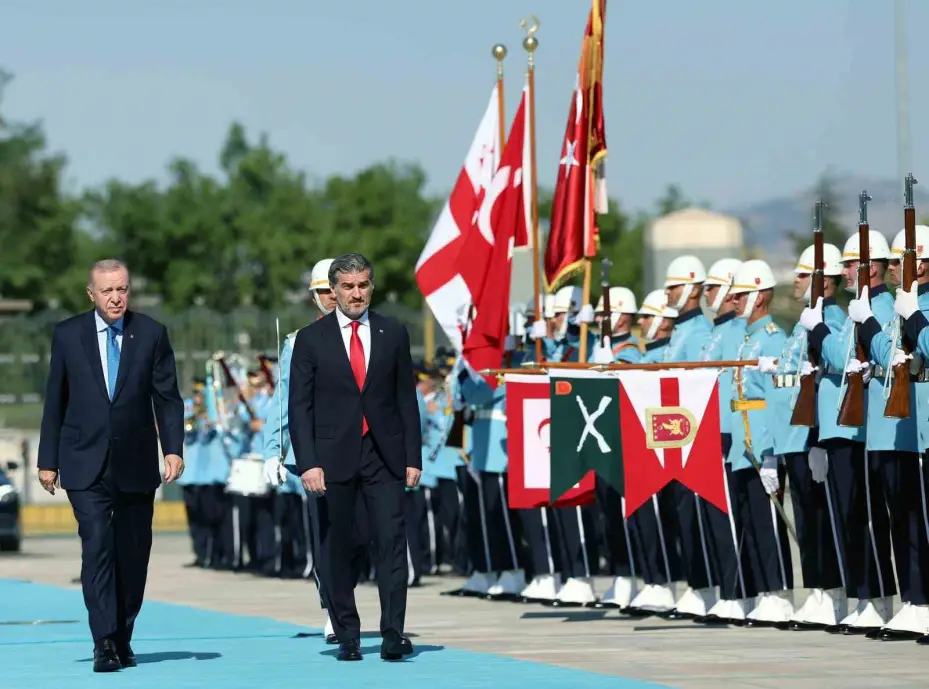 Cumhurbaşkanı Erdoğan, Gürcistan Cumhurbaşkanı Kavelashvili’yi  törenle karşıladı