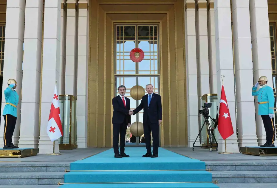 Cumhurbaşkanı Erdoğan, Gürcistan Cumhurbaşkanı Kavelashvili’yi  törenle karşıladı