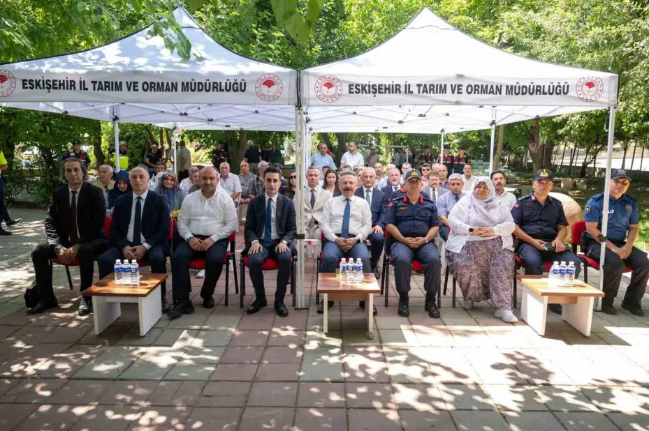Vali Aksoy Mihalgazi’de sera örtüsü teslim törenine katıldı