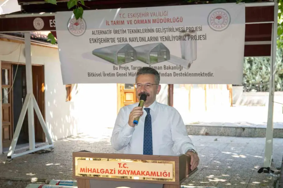 Vali Aksoy Mihalgazi’de sera örtüsü teslim törenine katıldı