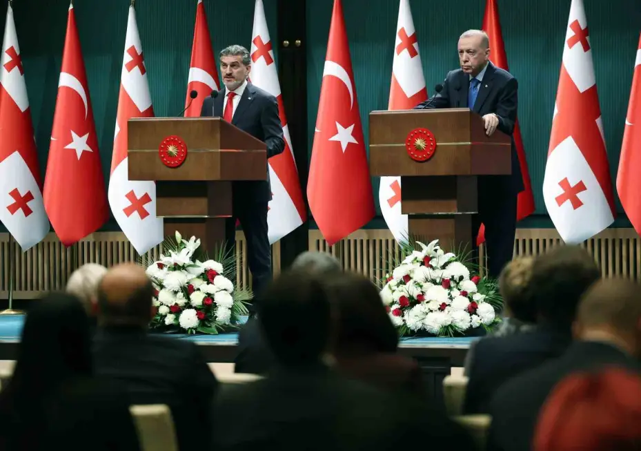 Cumhurbaşkanı Erdoğan: "Gürcistan ile yeni ticaret hedefimiz 5 milyar dolara emin adımlarla ilerliyoruz"