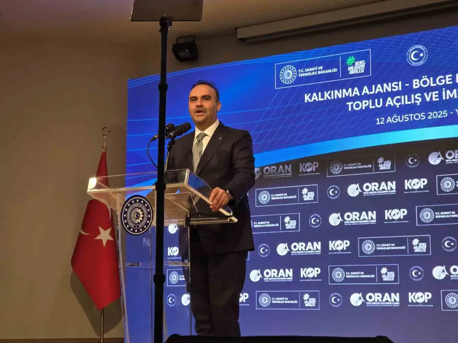 Bakan Kacır: "Yeniden şekillenen küresel sistemde bölgesinin kutupbaşı; ateş çemberi bir coğrafyada güven ve istikrar adası bir Türkiye var"