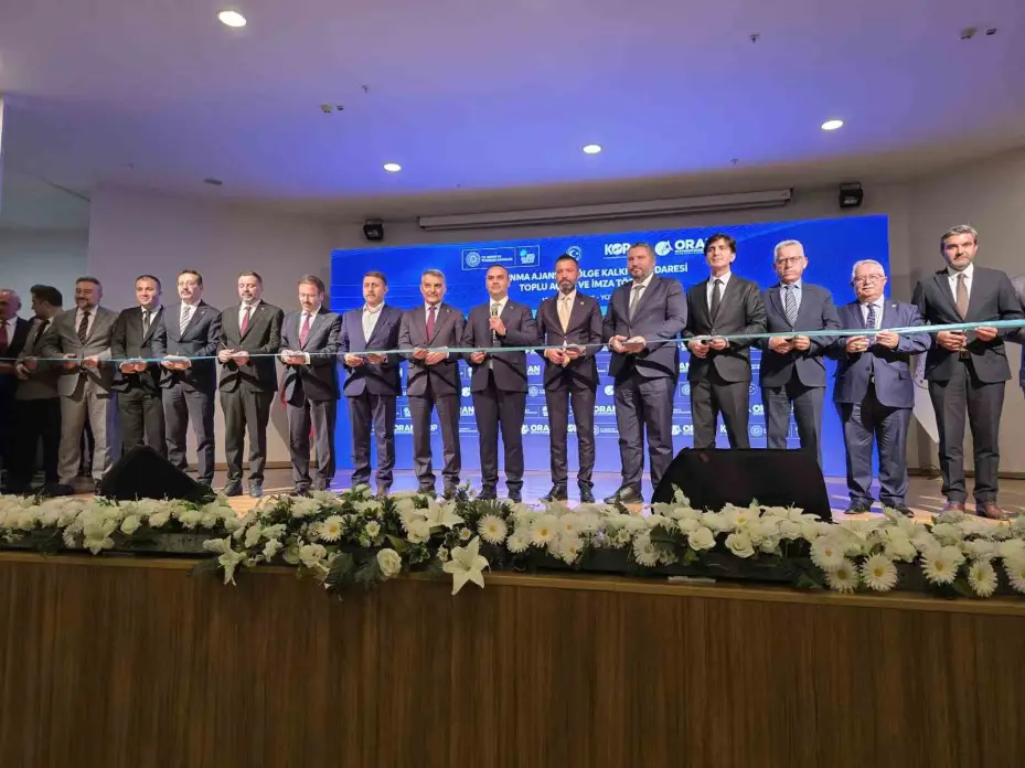 Bakan Kacır: "Yeniden şekillenen küresel sistemde bölgesinin kutupbaşı; ateş çemberi bir coğrafyada güven ve istikrar adası bir Türkiye var"