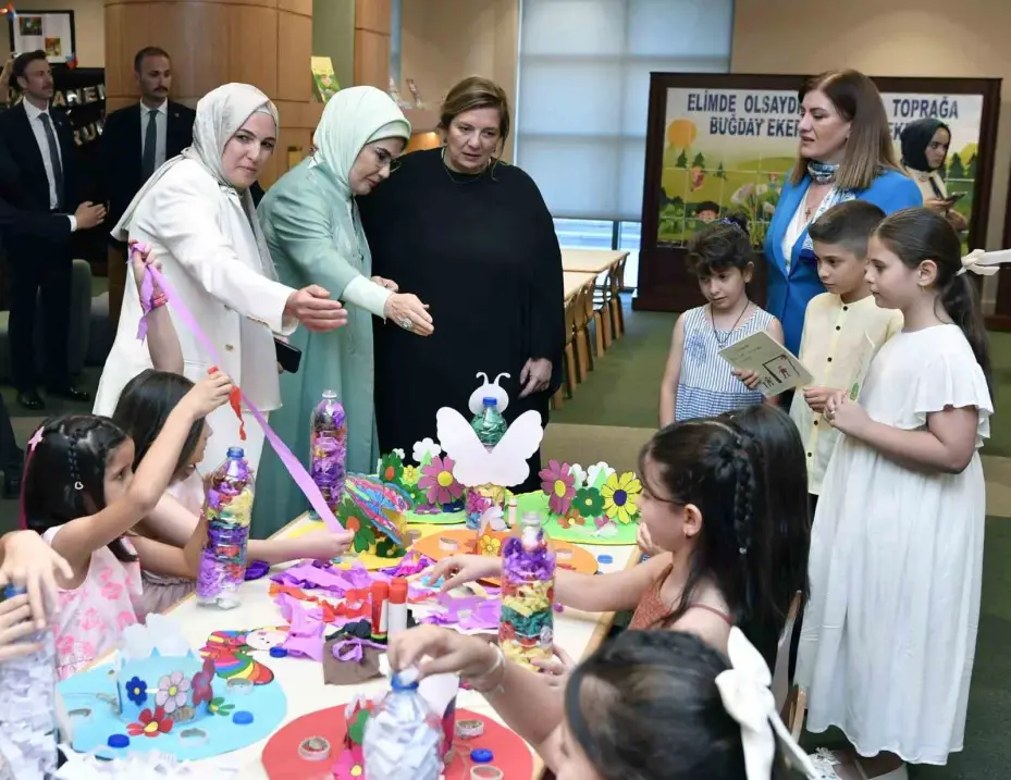 Emine Erdoğan, Gürcistan Cumhurbaşkanı Kavelashvili’nin eşiyle Millet Kütüphanesi’ni ziyaret etti