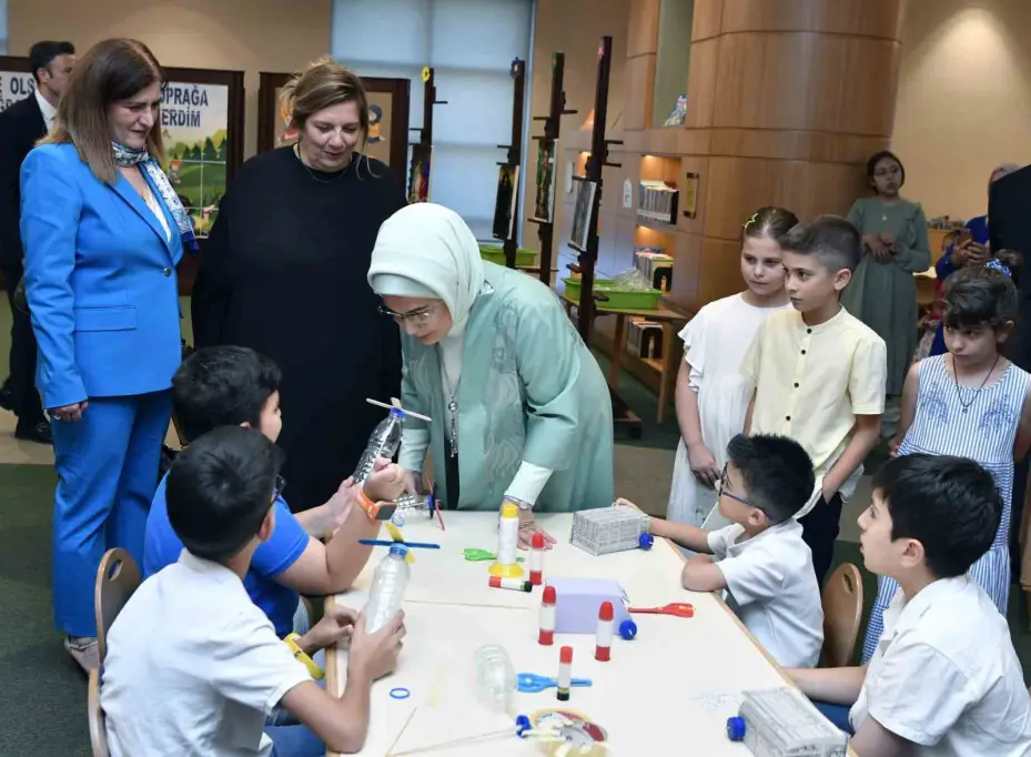 Emine Erdoğan, Gürcistan Cumhurbaşkanı Kavelashvili’nin eşiyle Millet Kütüphanesi’ni ziyaret etti