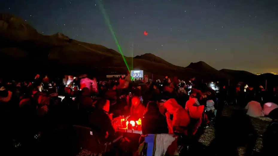Gökyüzü tutkunları, meteor yağmurunu Kayseri’nin zirvesinde izledi