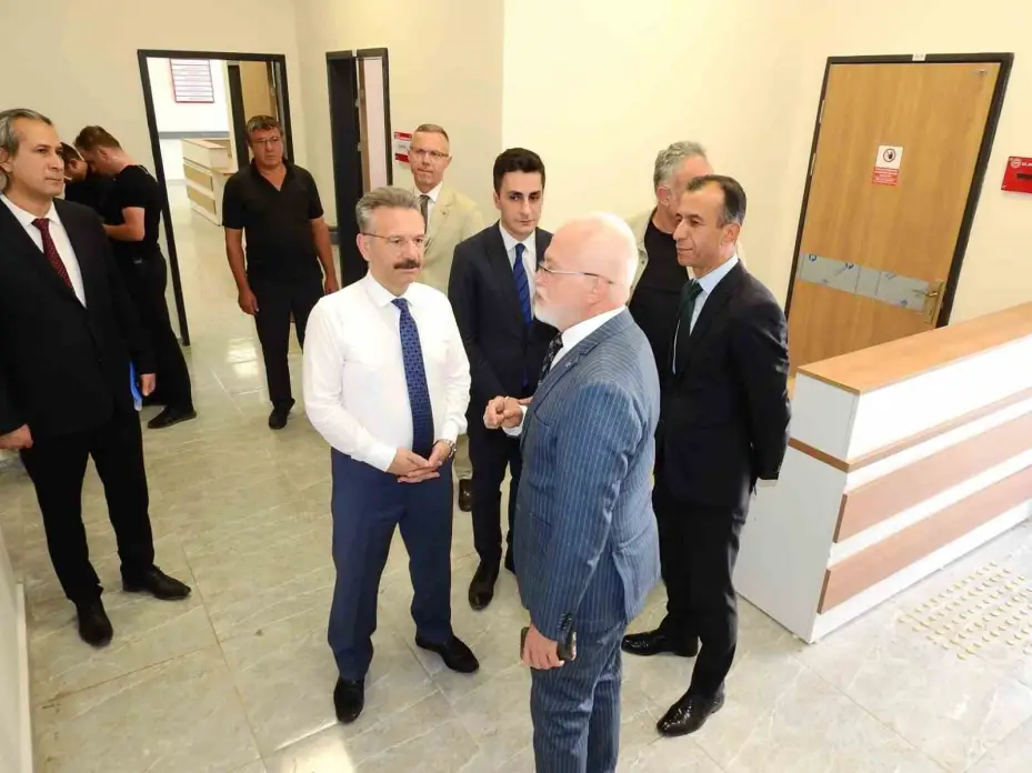 Vali Aksoy, Sarıcakaya’da sağlık tesislerini ziyaret etti