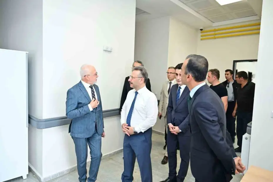 Vali Aksoy, Sarıcakaya’da sağlık tesislerini ziyaret etti